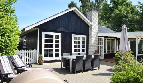 Three-Bedroom Holiday Home 