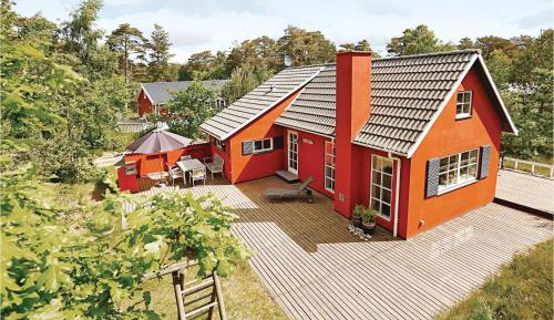 Three-Bedroom Holiday Home 