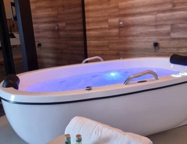 King Suite with Spa Bath