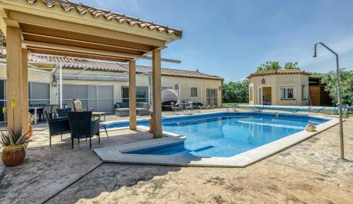 Villa with Garden View
