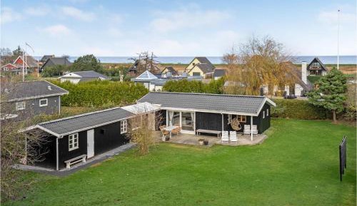 Three-Bedroom Holiday Home 