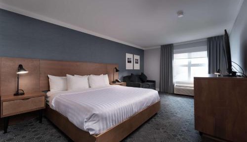 King Suite with One King Bed and Two Queen Beds