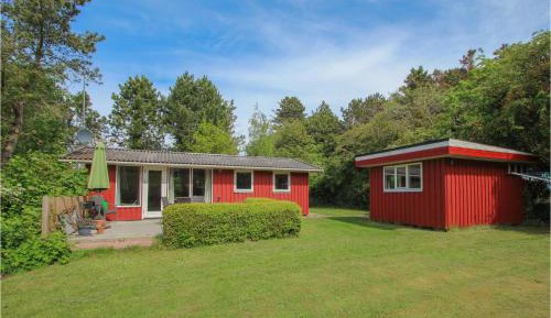 Three-Bedroom Holiday Home 