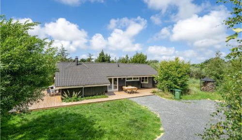 Three-Bedroom Holiday Home 