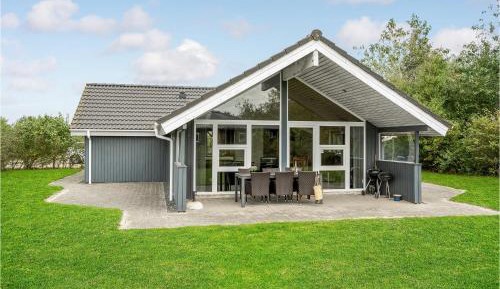 Three-Bedroom Holiday Home 