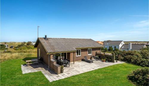 Three-Bedroom Holiday Home 