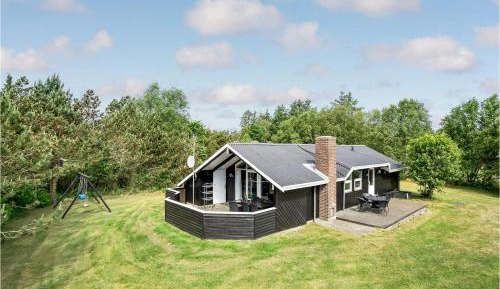 Three-Bedroom Holiday Home 