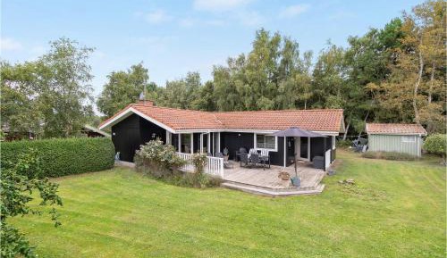 Three-Bedroom Holiday Home 