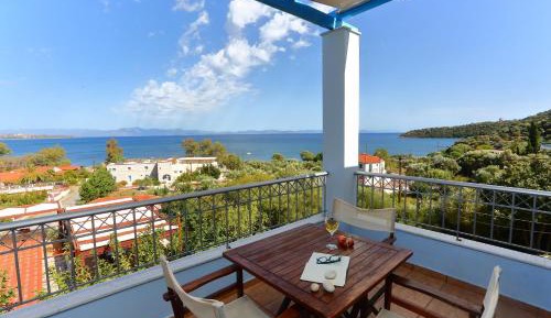 One-Bedroom Apartment with Panoramic Sea View