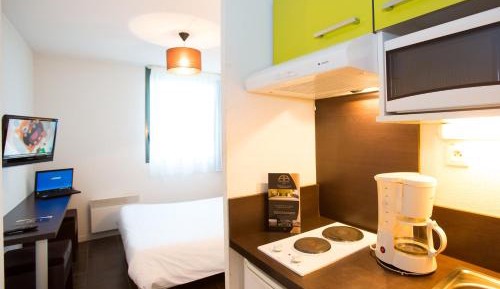 Studio (Double Bed)