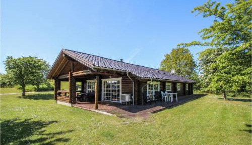 Three-Bedroom Holiday Home 