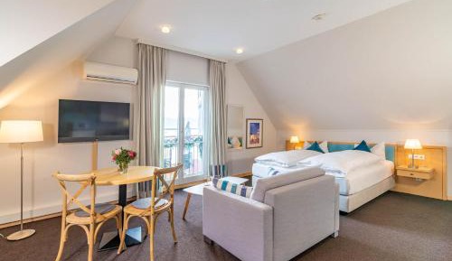 Studio with Lake View