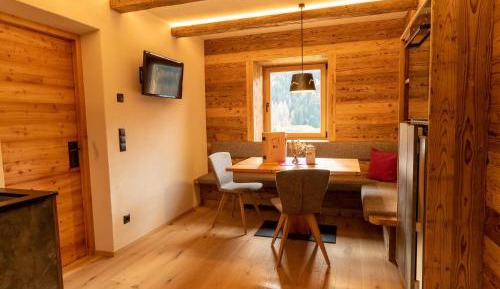 Apartment with Mountain View