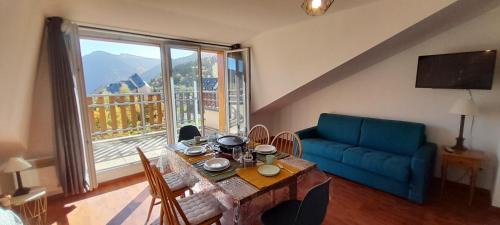 Studio with Mountain View