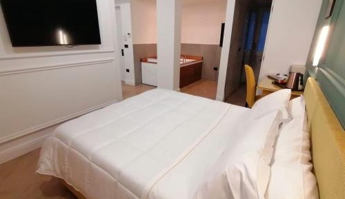 King Suite with Spa Bath