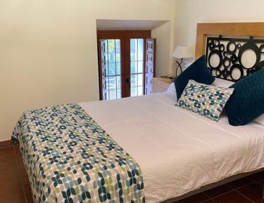 Deluxe Room (2 Adults + 1 Child)