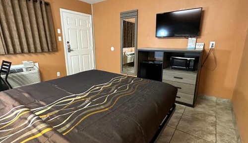 Queen Room - Non-Smoking