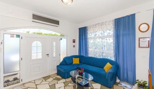 One-Bedroom Holiday Home