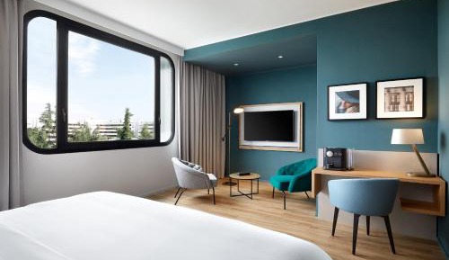 One-Bedroom Junior Suite - Club Lounge Access
