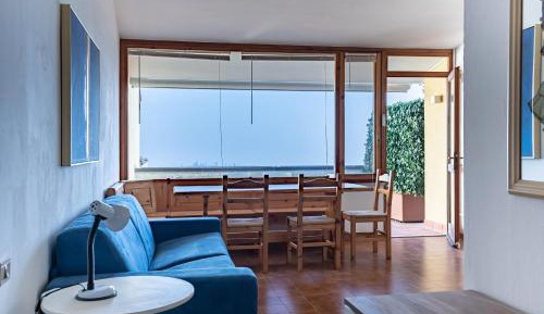 Apartment with Lake View