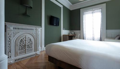 Double or Twin Room with City View