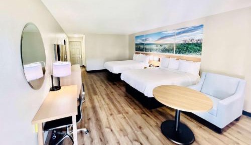 Queen Room with Two Queen Beds - Non-Smoking