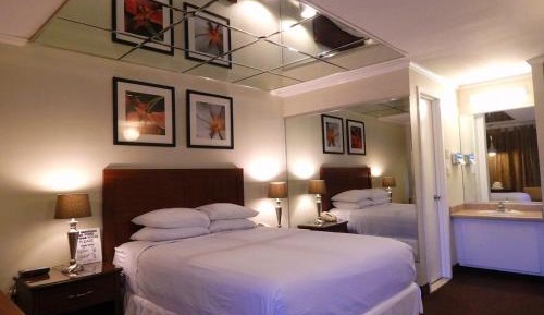 Deluxe Queen Room