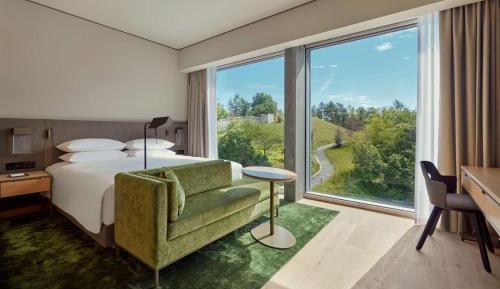 King Room with Park View - Club Access