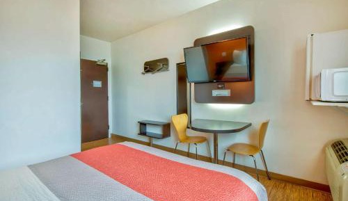 Queen Room - Non-Smoking