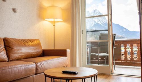 Apartment with Mountain View
