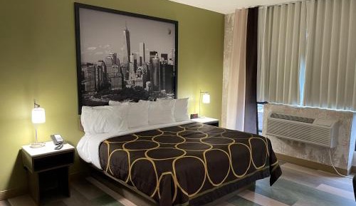 King Room with Roll-in Shower - Mobility Access/Non-Smoking