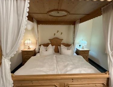 Queen Room with Garden View