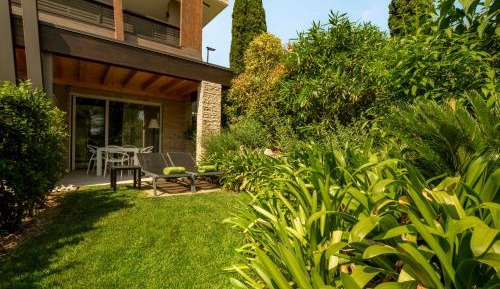 Apartment with Garden View