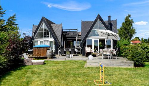 Three-Bedroom Holiday Home 
