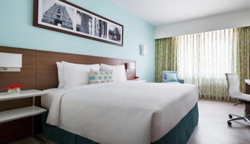 Queen Room with City View