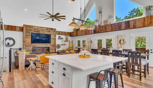 Four-Bedroom Holiday Home