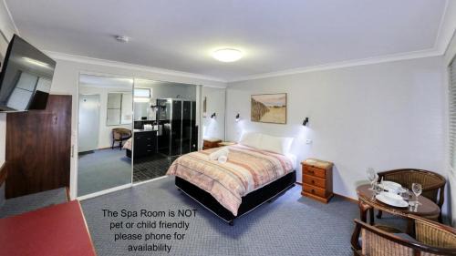 Queen Room with Spa Bath
