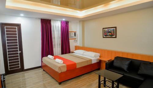 Deluxe Queen Suite