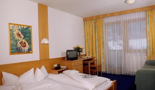 Family Room with Mountain View