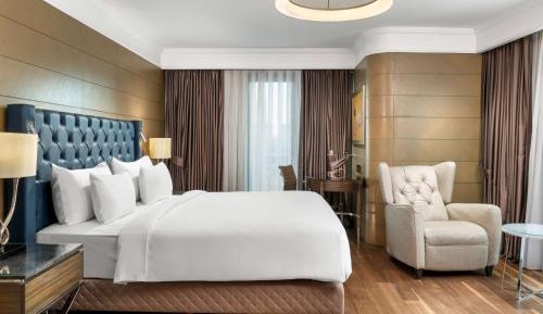 Junior Suite with City View - Lounge Access