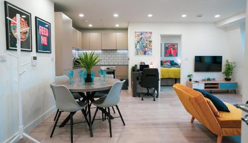 Deluxe Two-Bedroom Apartment with Garden View