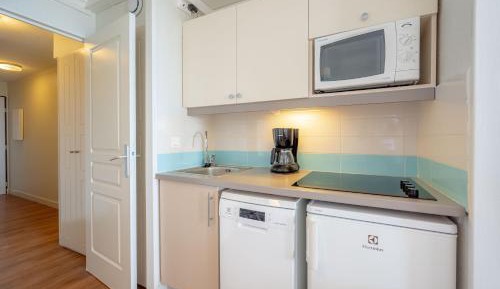 One-Bedroom Apartment with Air Conditioning and Terrace or Balcony (4 People)