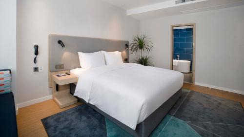 One-Bedroom King Suite