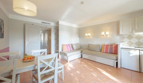 One-Bedroom Apartment with Terrace or Balcony (5 People) - River View