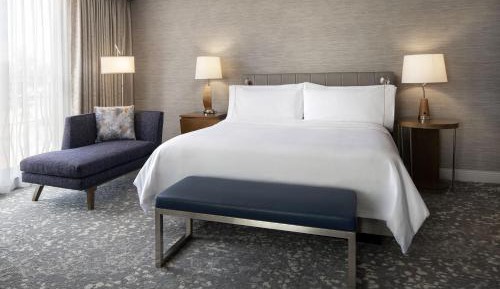 1 Bedroom Suite, 1 King, Sofa bed, High floor