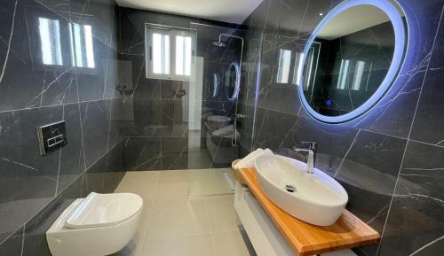 Deluxe Double Room with Side Sea View