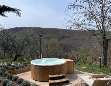 Apartment with Garden View