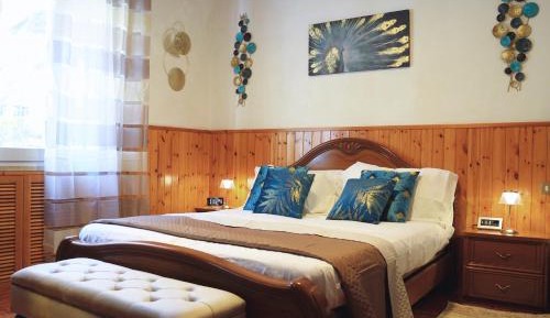 One-Bedroom Apartment with Garden