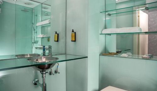 Double or Twin Room (1 Adult)