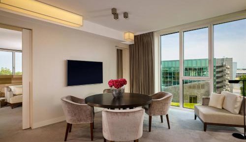 Signature King Suite